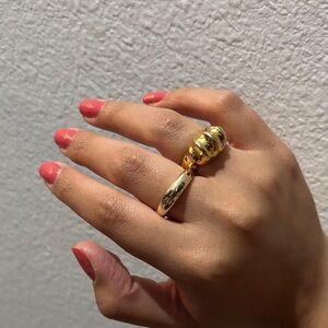 Gold-tone layering Rings (2)